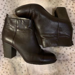 Clark’s Ankle Bootees Size 9